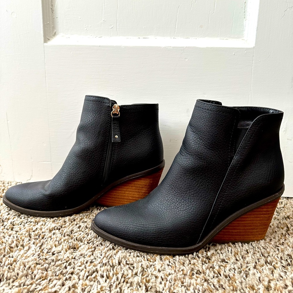 Dr. Scholls black leather wedge booties